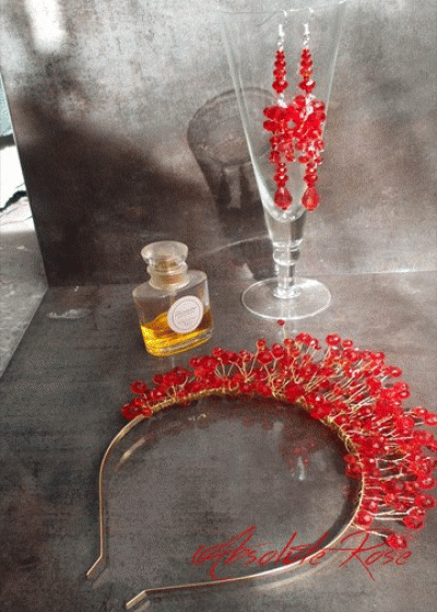 Дизайнерски комплект от корона и обици- Red Rose